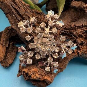 Vintage brooch clear glass stone on silver-tone metal, EUC.